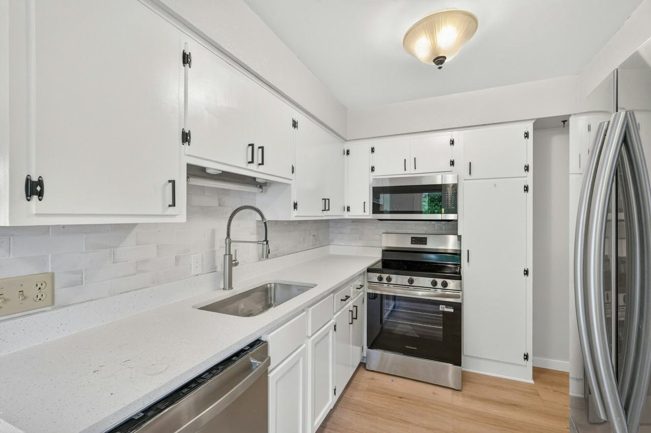1742 5th Street, Unit 1742 - Photo 2 of 37