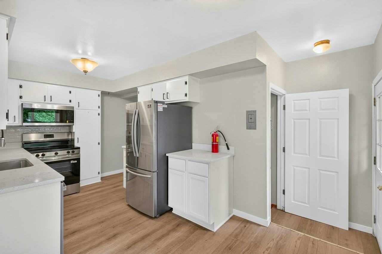 1742 5th Street, Unit 1742 - Photo 3 of 37