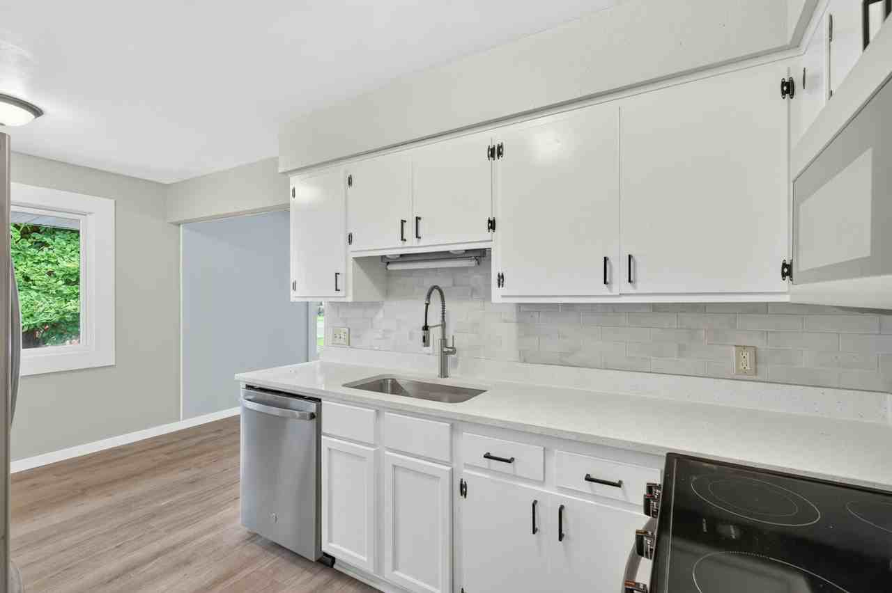 1742 5th Street, Unit 1742 - Photo 4 of 37