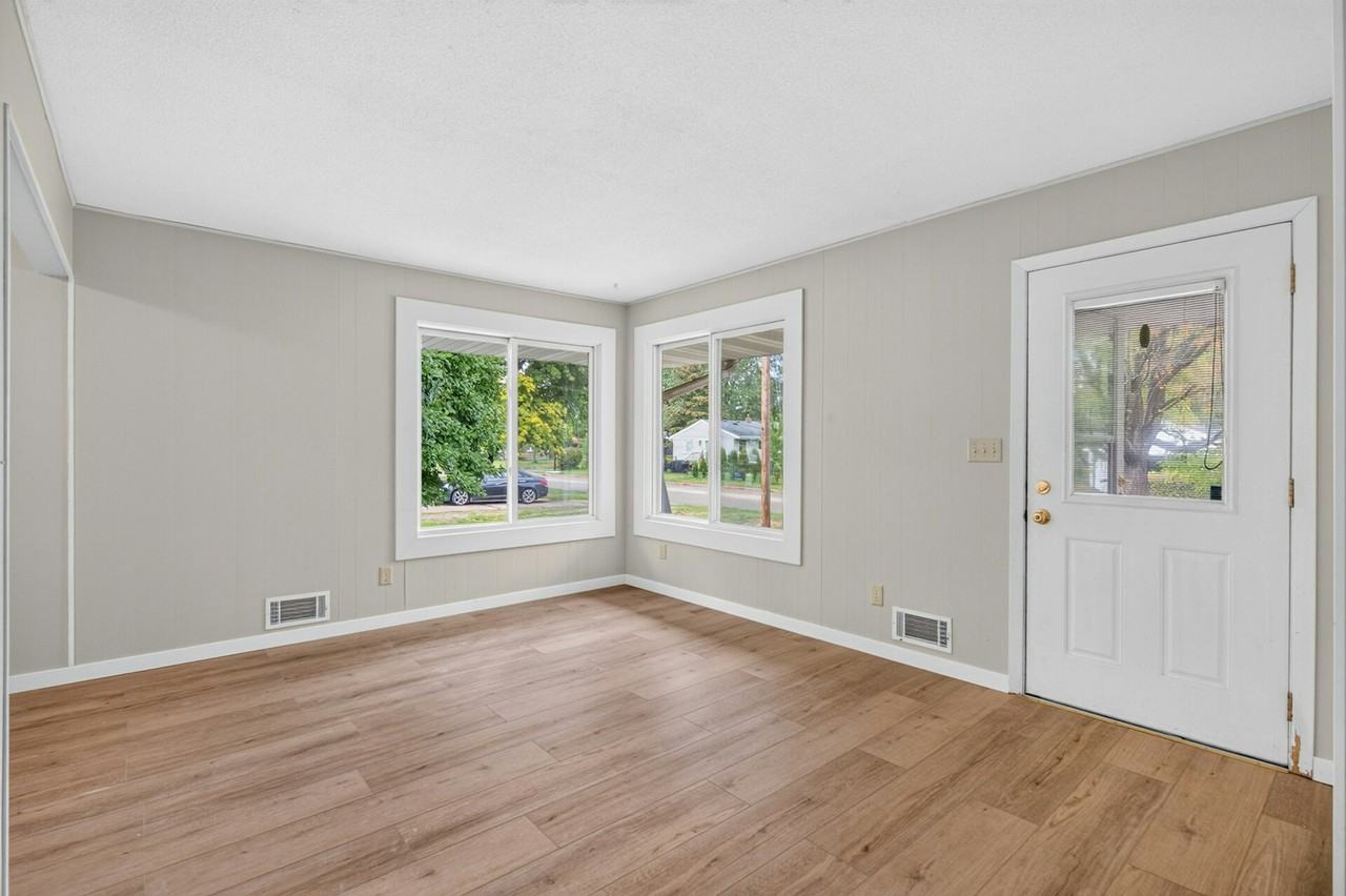 1742 5th Street, Unit 1742 - Photo 7 of 37