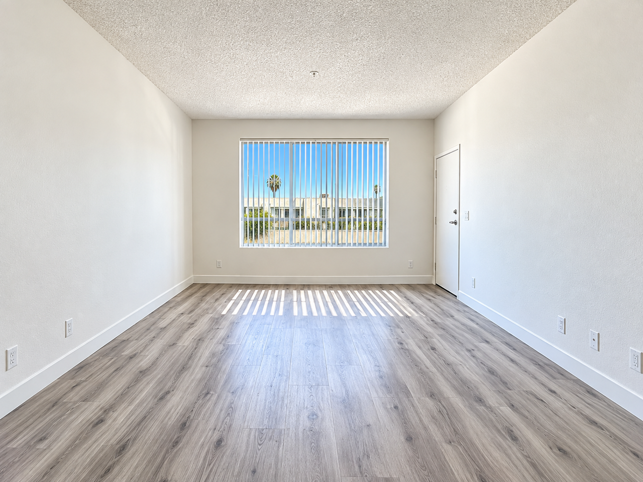 11649 Oxnard Street, Unit 109 - Photo 3 of 33