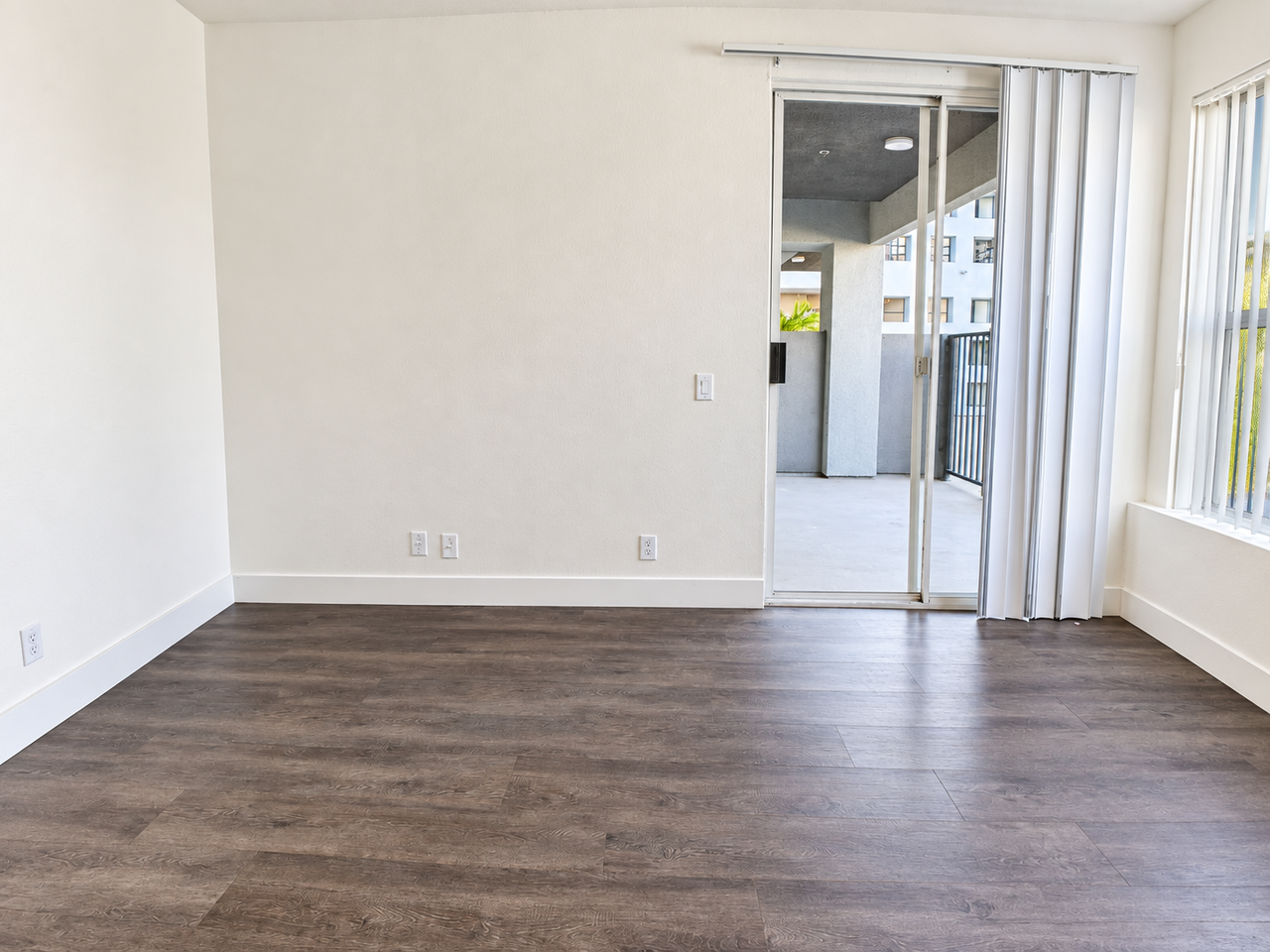 11649 Oxnard Street, Unit 109 - Photo 6 of 33