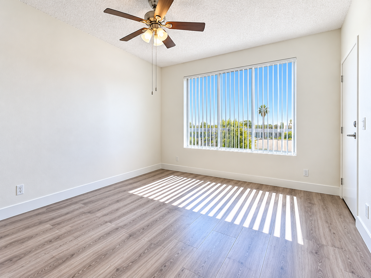 11649 Oxnard Street, Unit 109 - Photo 7 of 33