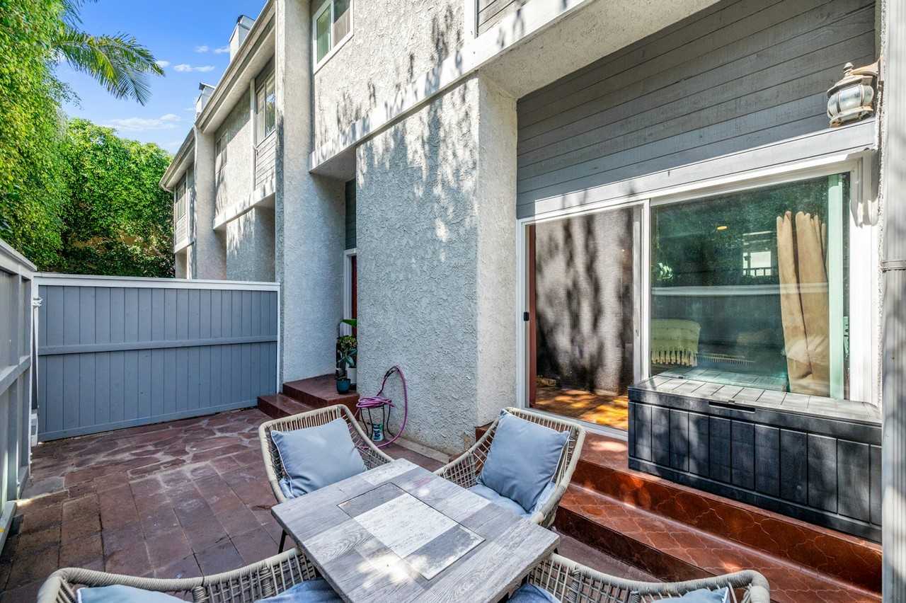 1916 Mathews Avenue, Unit F - Photo 5 of 36