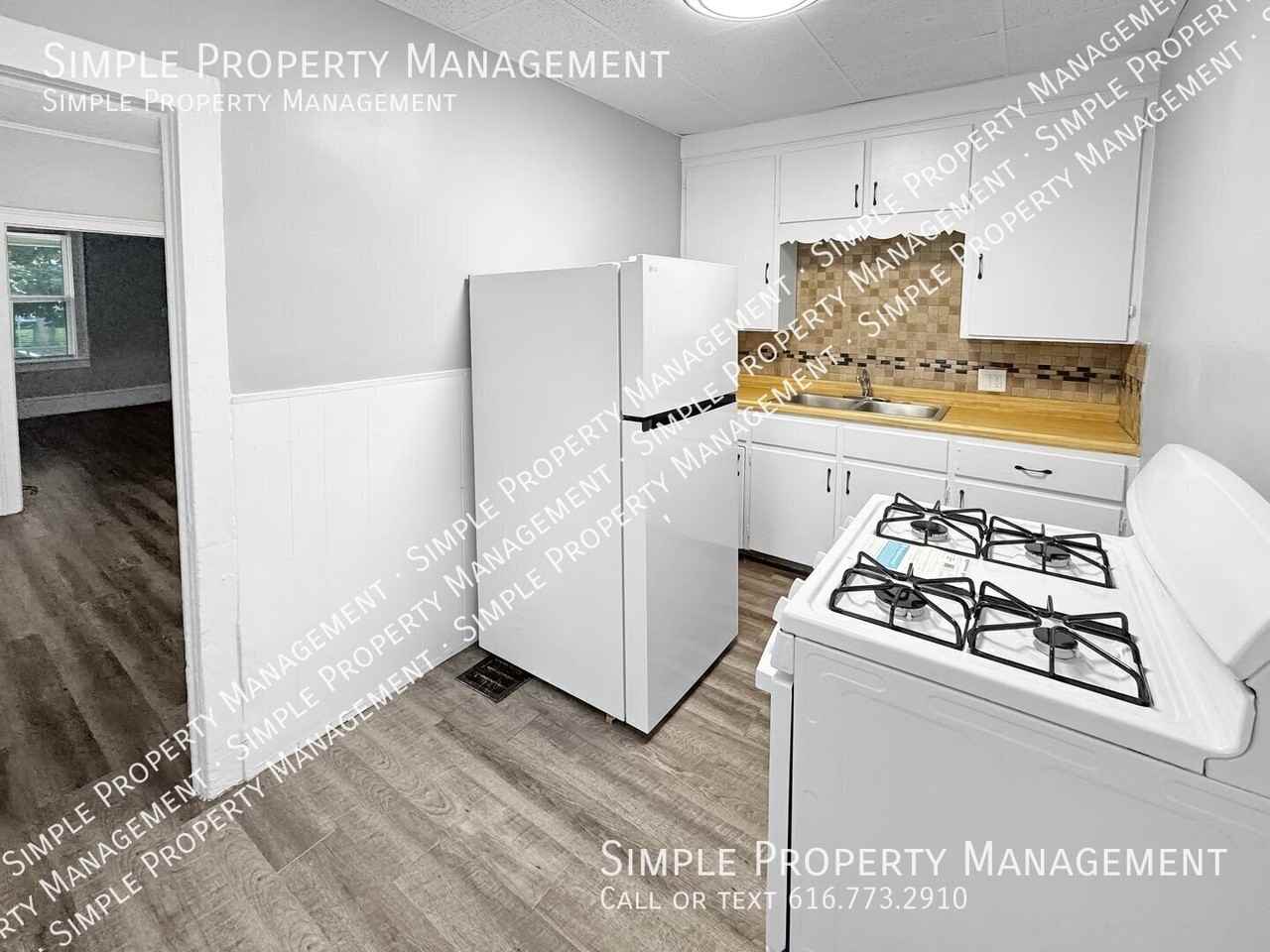 1548 Coit Ave Ne - Photo 4 of 12