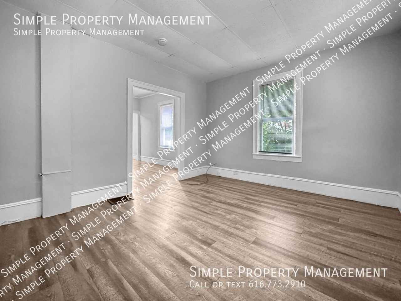 1548 Coit Ave Ne - Photo 5 of 12