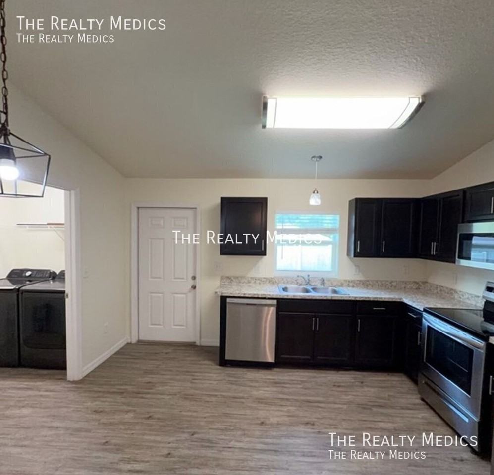 5726 Nw 3rd St - Photo 5 of 22