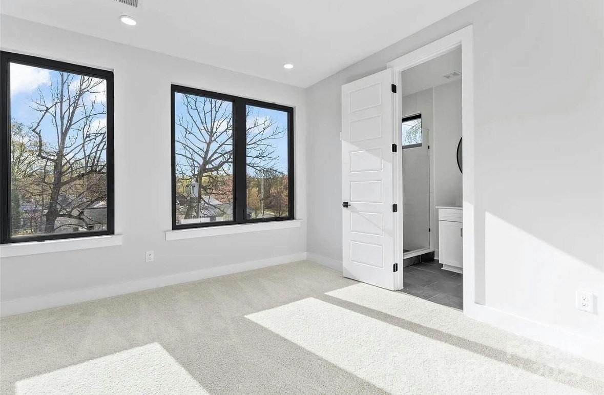 3433 Byrnes St - Photo 3 of 5