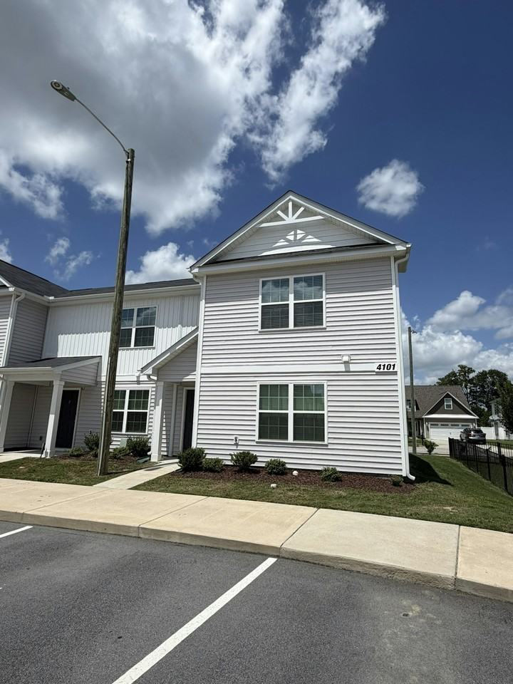 4101 Laurel Ridge Drive, Unit G - Photo 3 of 27