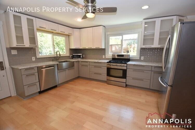 1204 Breitwert Ave - Photo 5 of 24