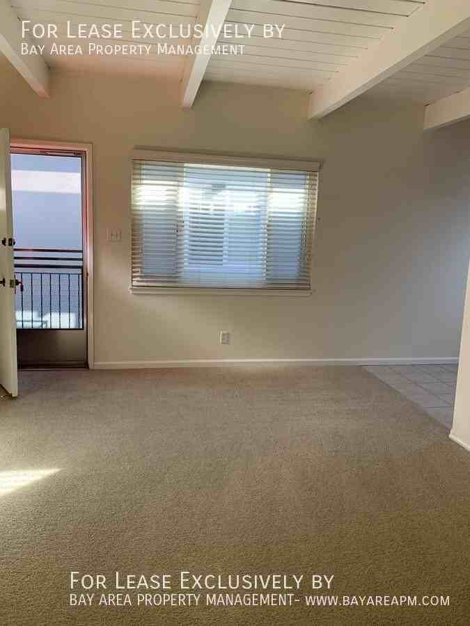 490 Laurel St #7 - Photo 3 of 8
