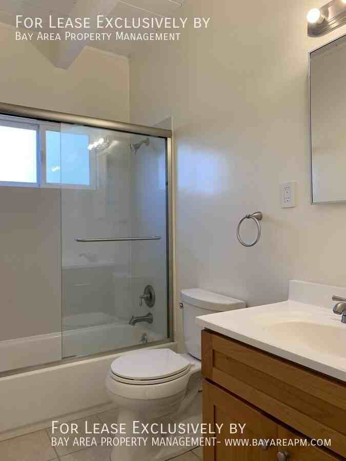 490 Laurel St #7 - Photo 6 of 8