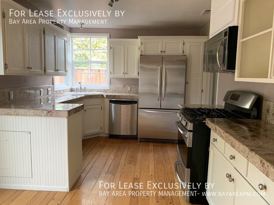 2022 Hampton Ave - Photo 4 of 13