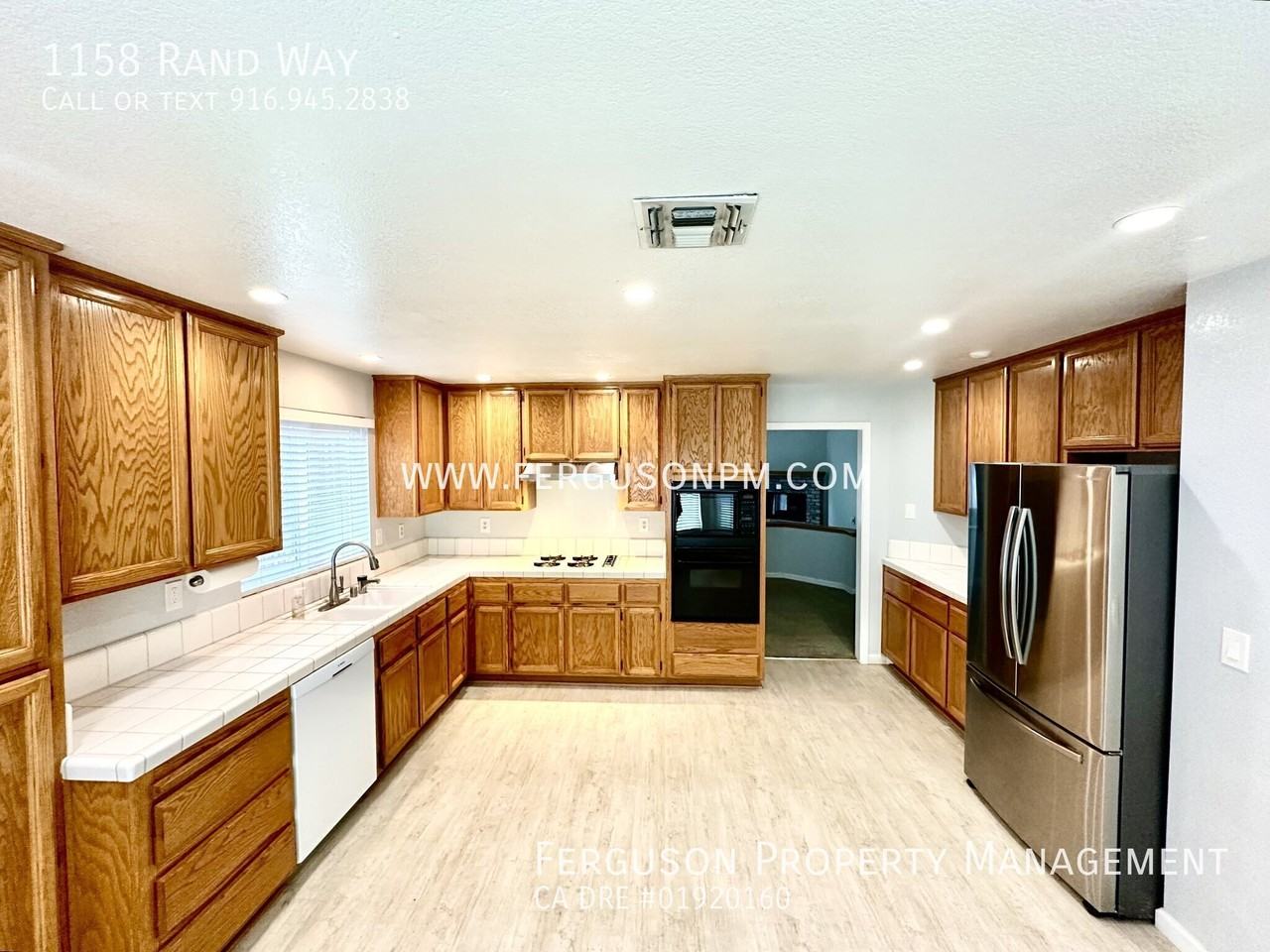 1158 Rand Way - Photo 6 of 19