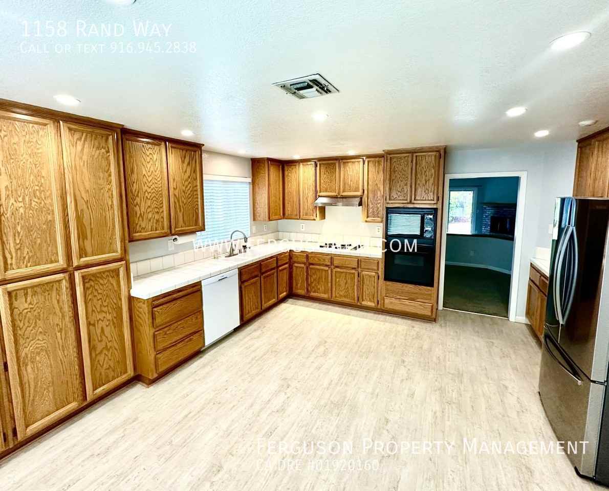 1158 Rand Way - Photo 7 of 19