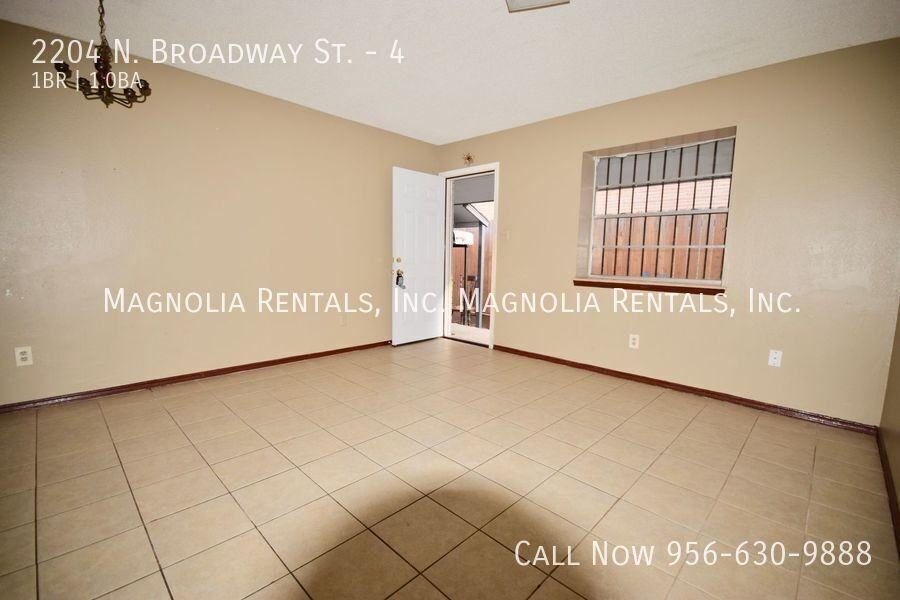 2204 N Broadway St #4 - Photo 4 of 8
