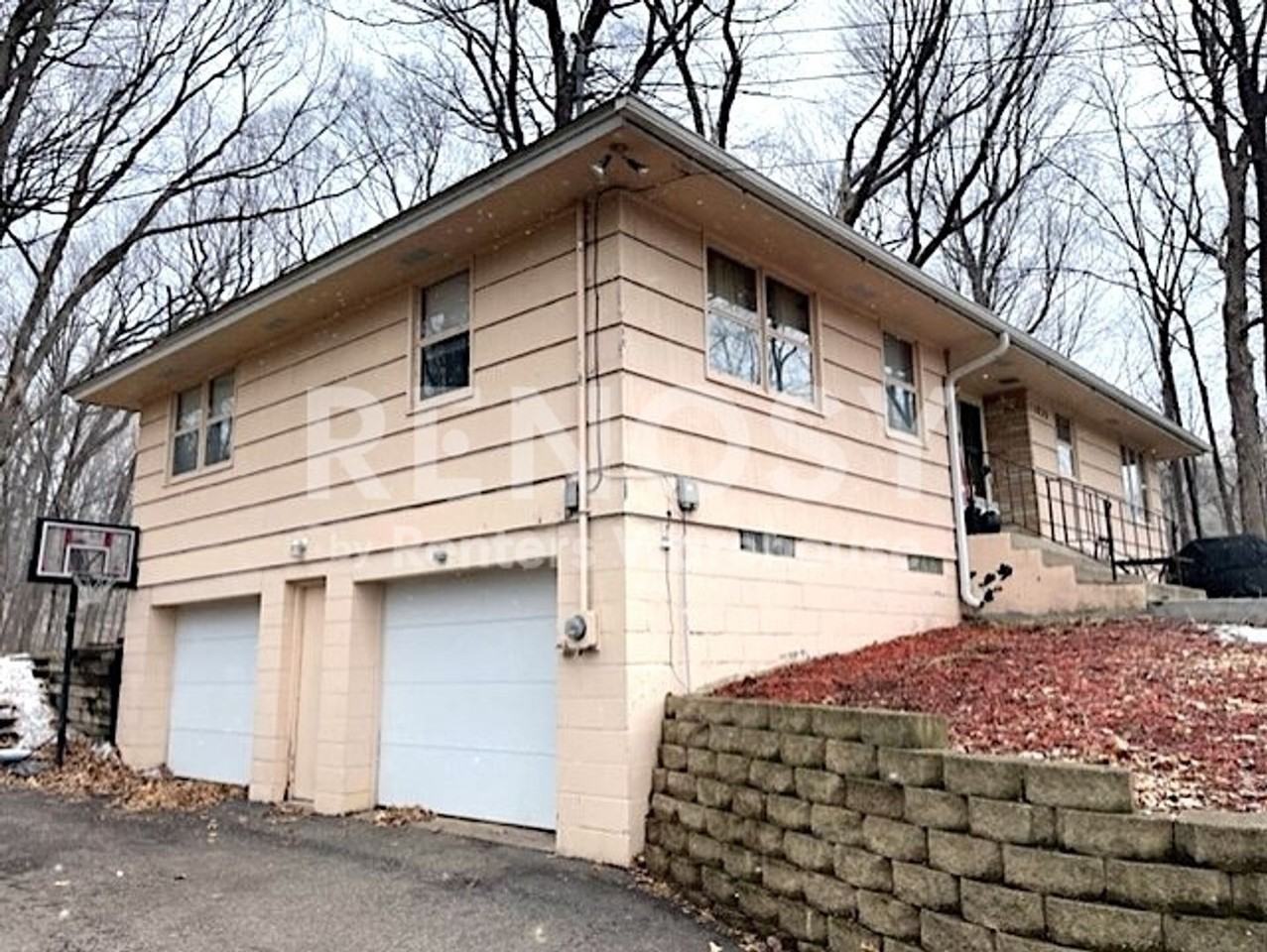 11835 28th Ave N - Photo 2 of 3