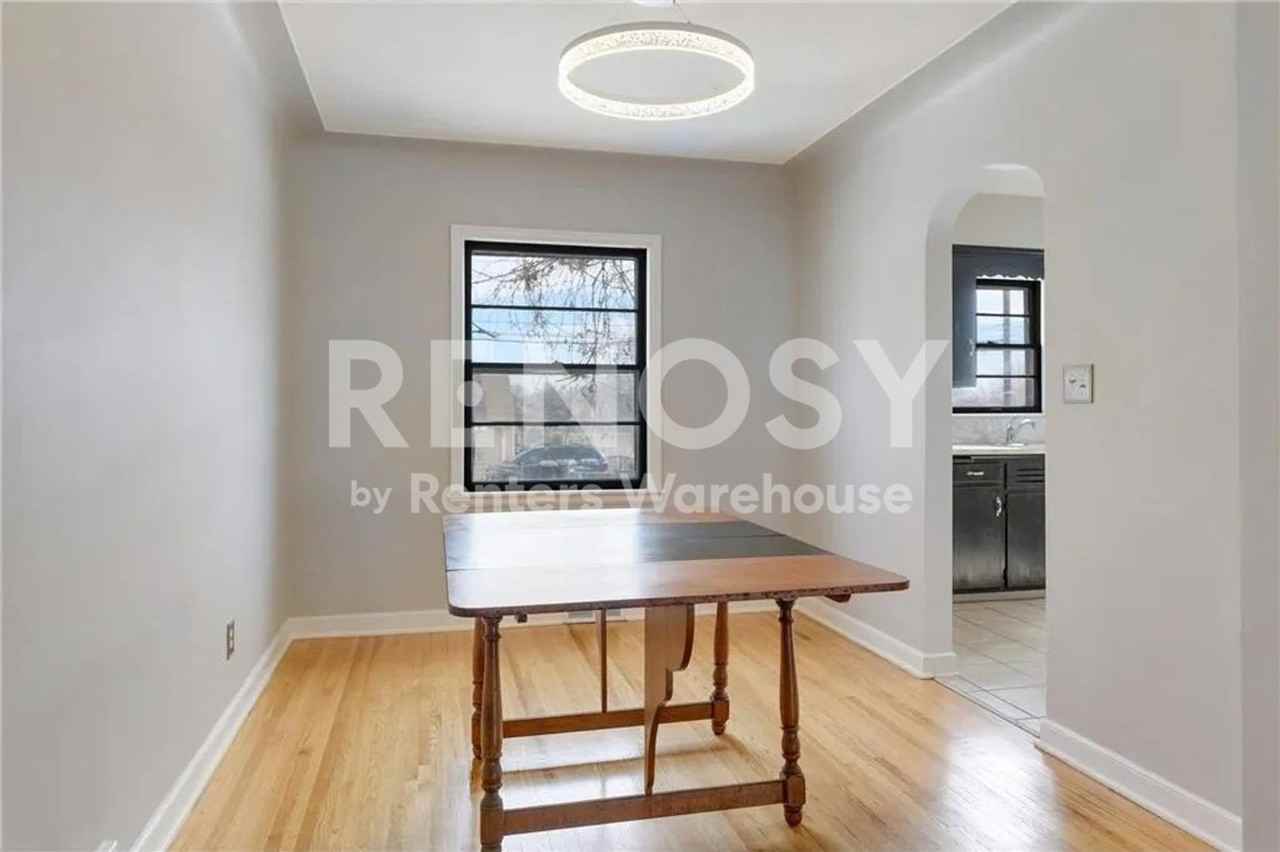 3338 Knox Ave N - Photo 7 of 16