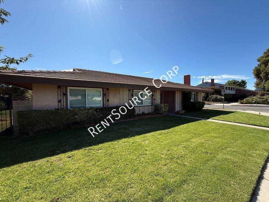 39642 Country Club Dr - Photo 2 of 32