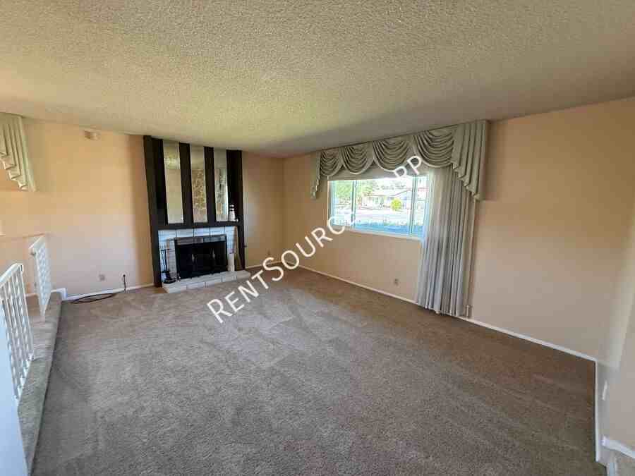 39642 Country Club Dr - Photo 4 of 32