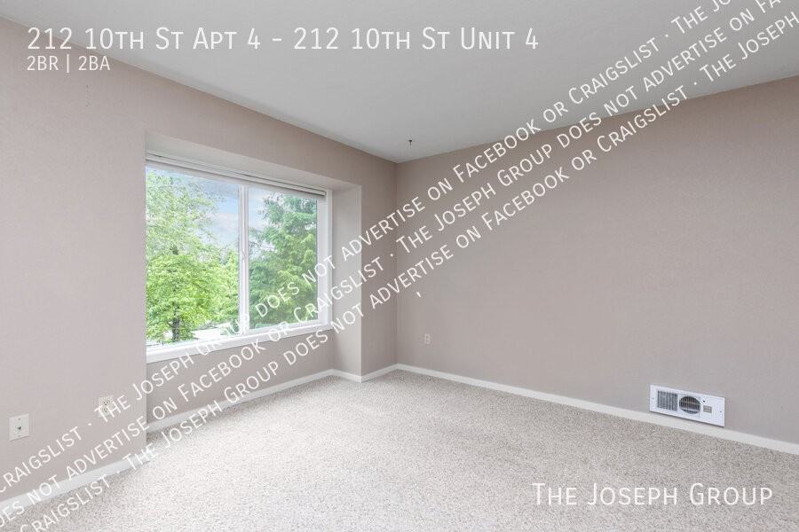 212 10th St Apt 4 - Photo 5 of 28