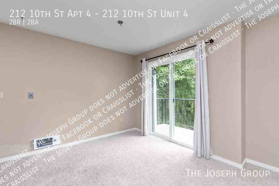 212 10th St Apt 4 - Photo 6 of 28
