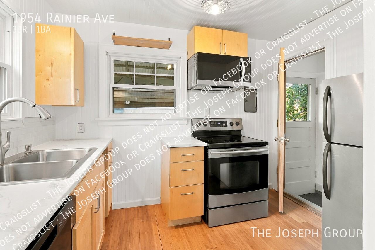 1954 Rainier Ave - Photo 3 of 33