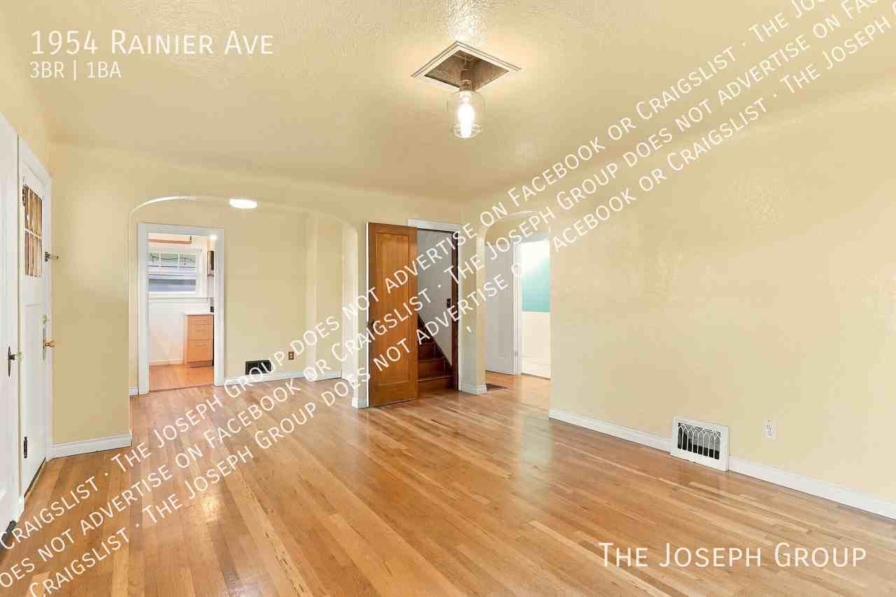 1954 Rainier Ave - Photo 4 of 33