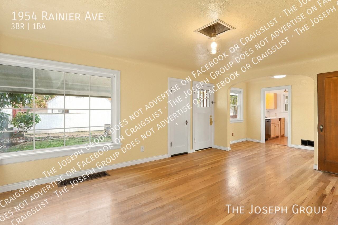 1954 Rainier Ave - Photo 5 of 33