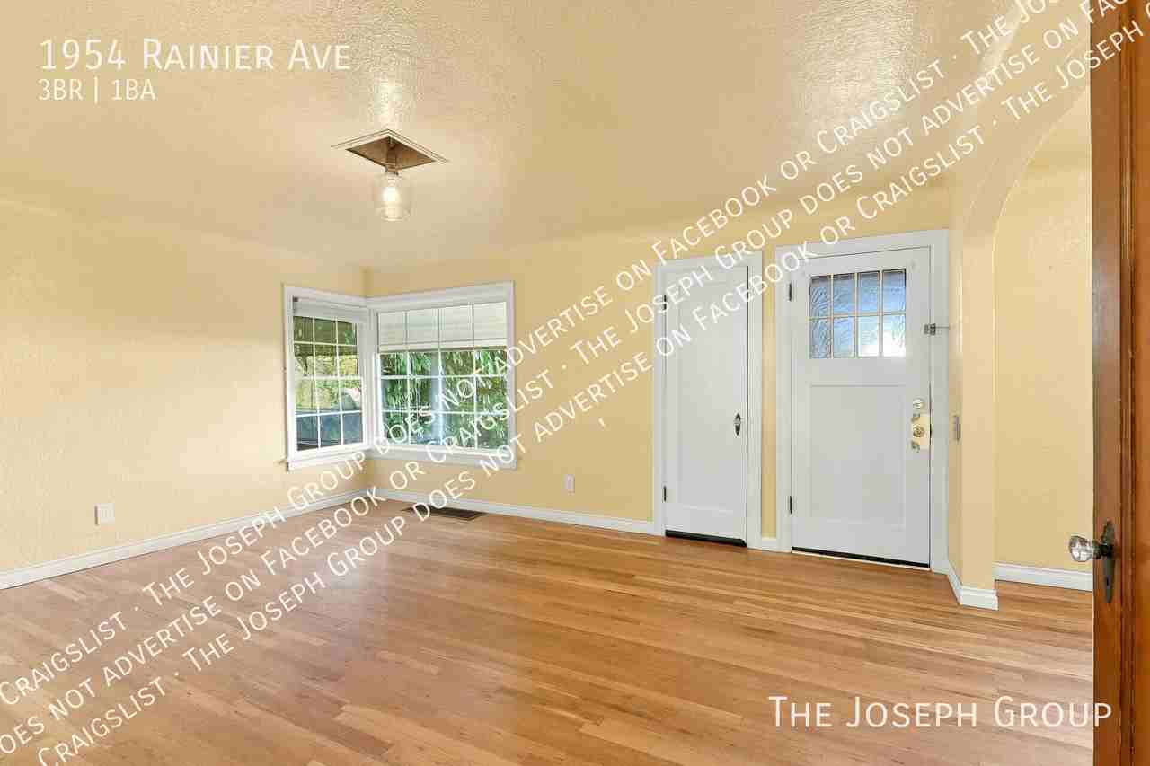 1954 Rainier Ave - Photo 6 of 33