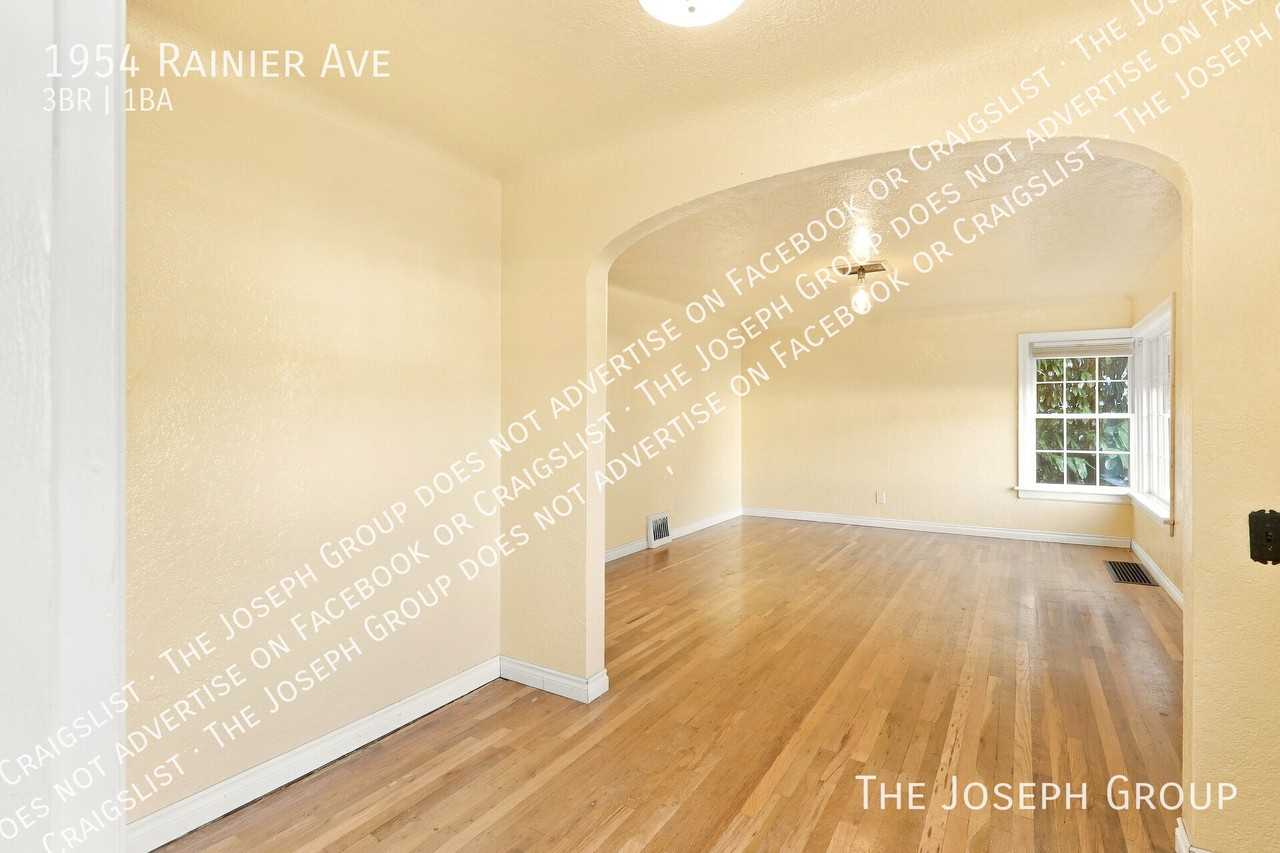 1954 Rainier Ave - Photo 7 of 33
