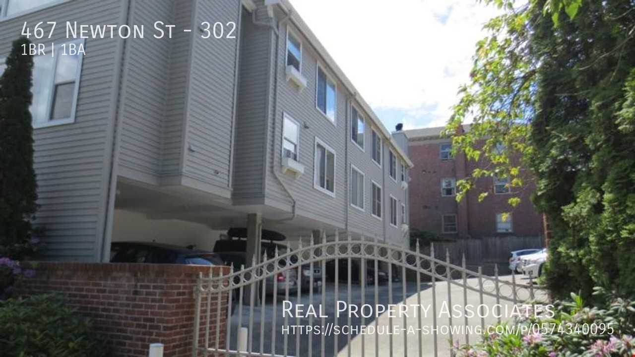 467 Newton St #302 - Photo 3 of 22