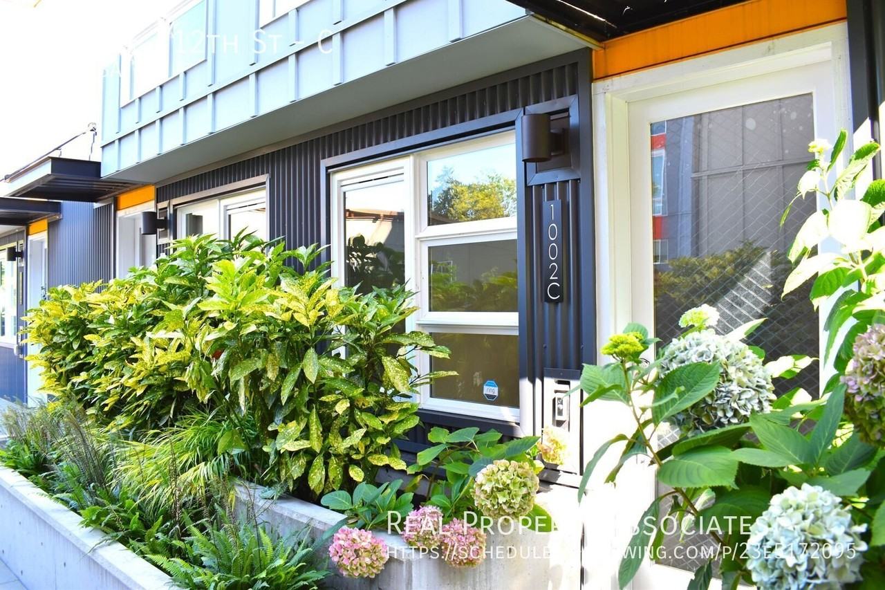 1002 Ne 112th St #C - Photo 2 of 22