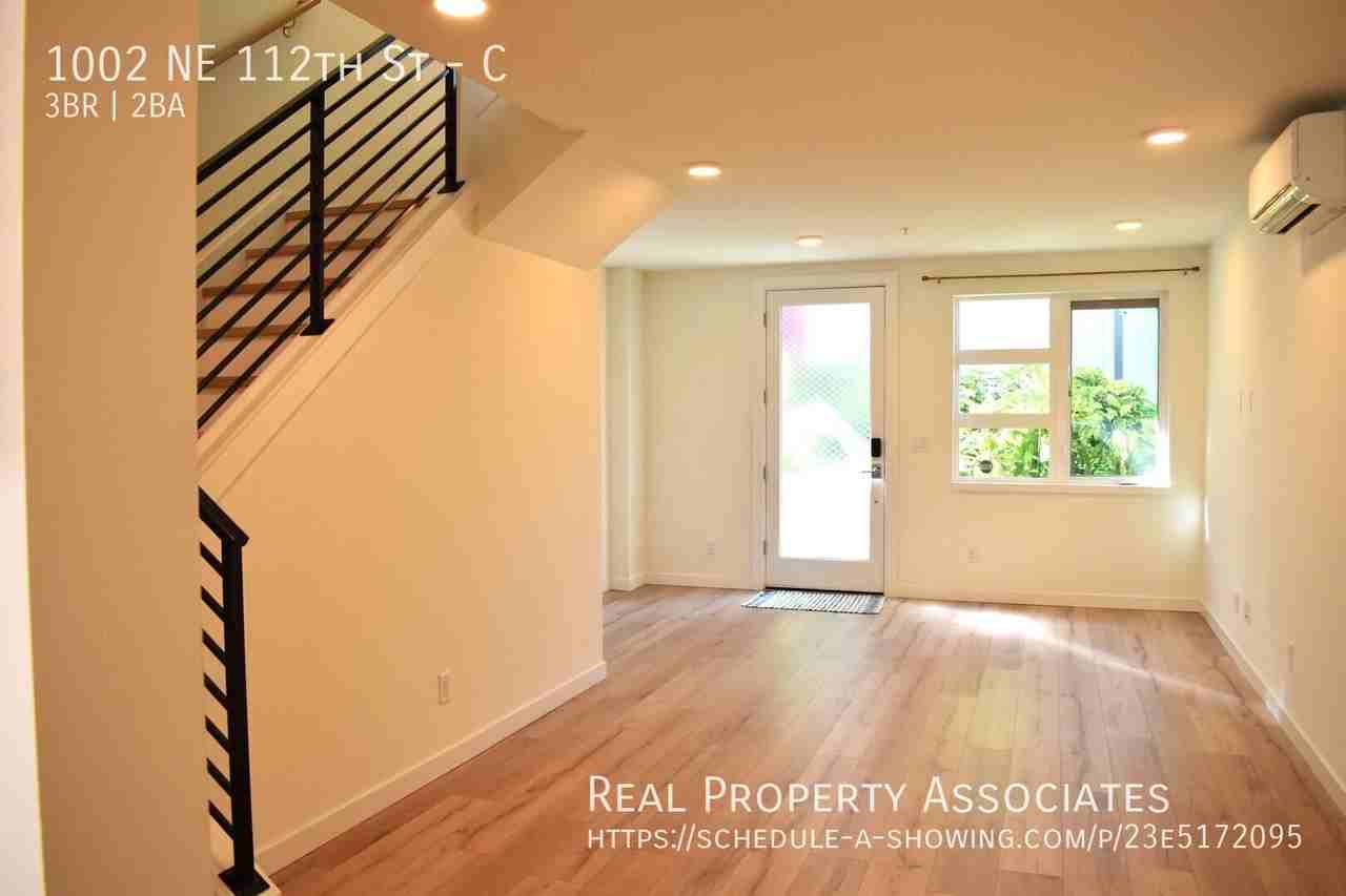 1002 Ne 112th St #C - Photo 4 of 22