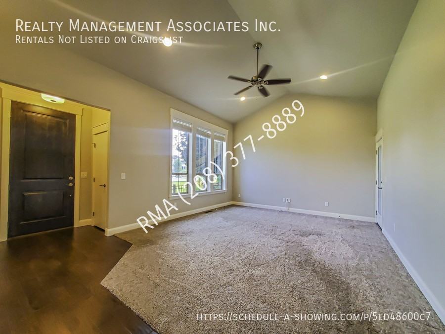 11277 W Portola St - Photo 4 of 19