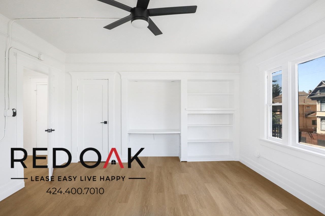 1026 W 22nd St #12 - Photo 4 of 16