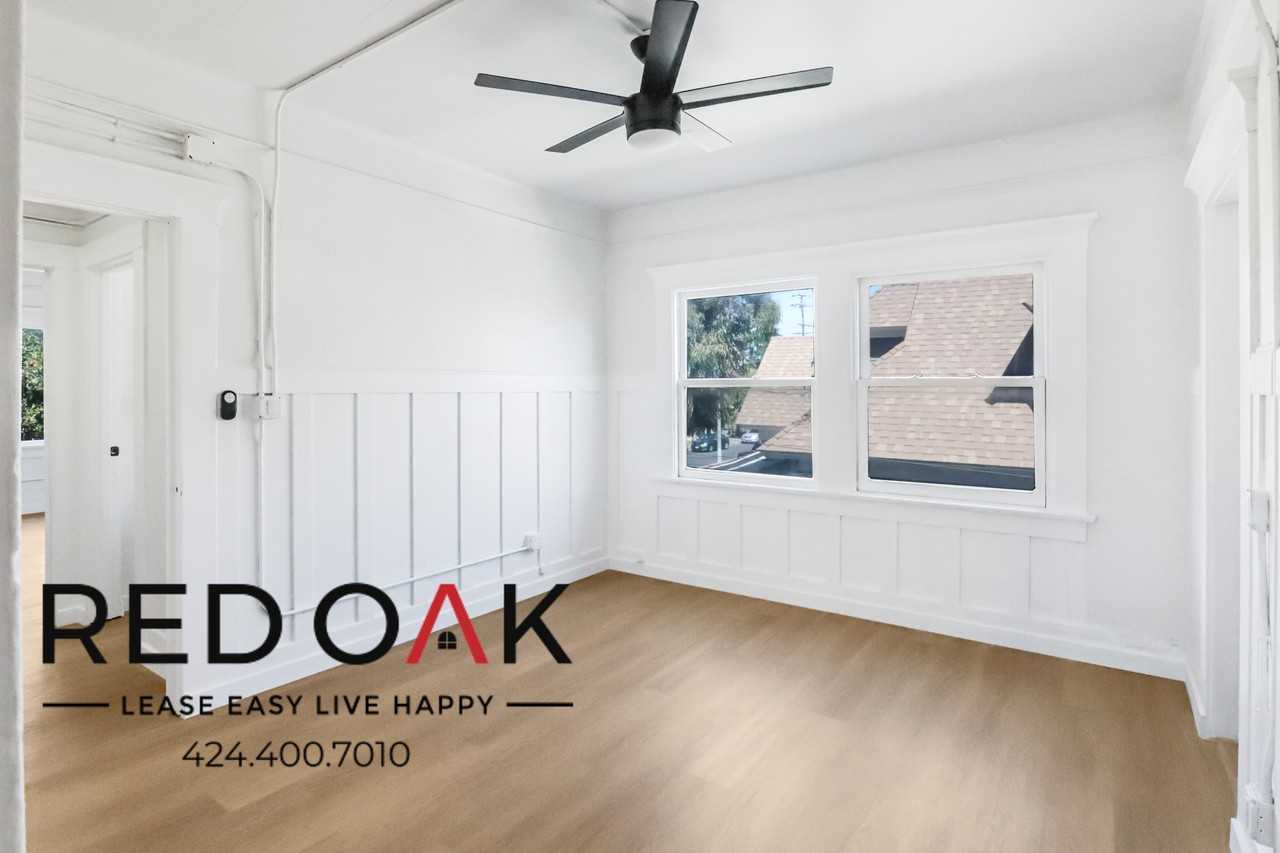 1026 W 22nd St #12 - Photo 5 of 16
