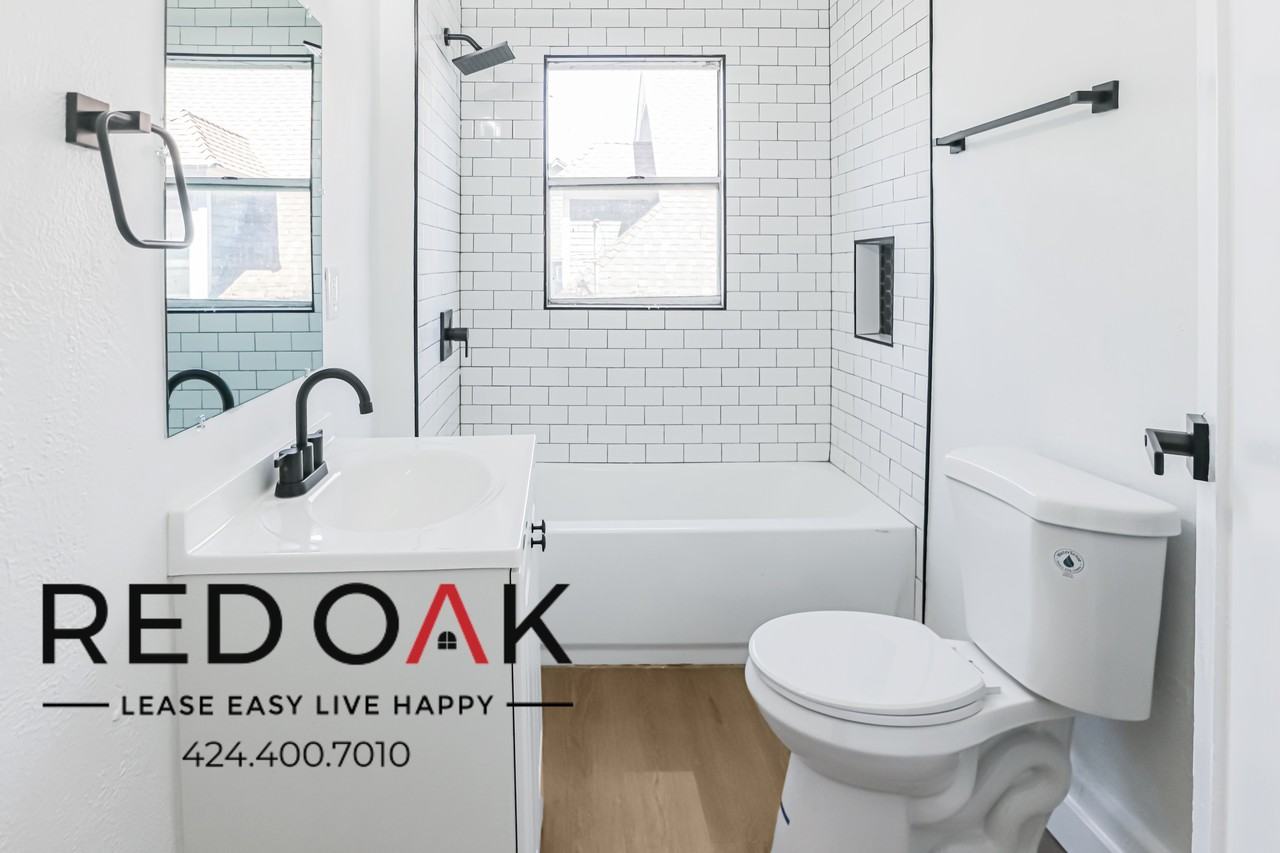 1026 W 22nd St #12 - Photo 6 of 16