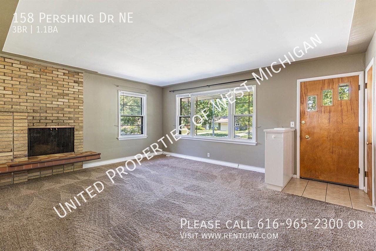 158 Pershing Dr Ne - Photo 5 of 19