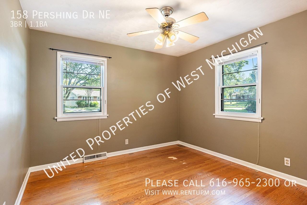 158 Pershing Dr Ne - Photo 7 of 19