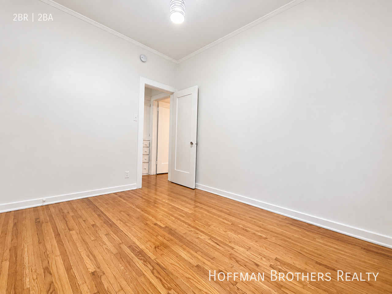 506 N Genesee Ave - Photo 4 of 17