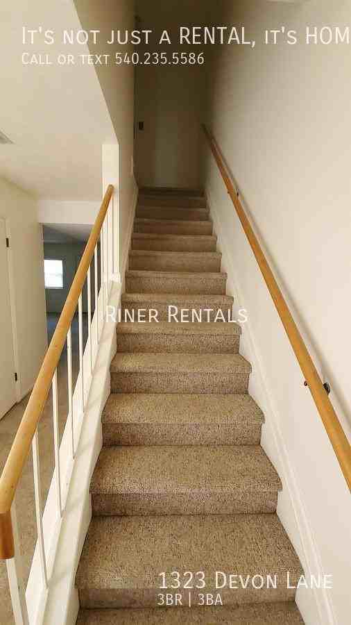 1323 Devon Ln - Photo 3 of 14