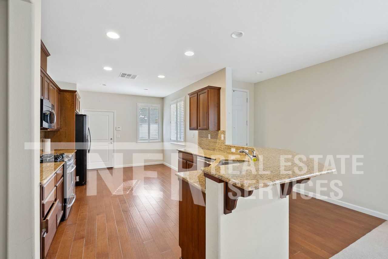 7500 Abbey Cir - Photo 3 of 23