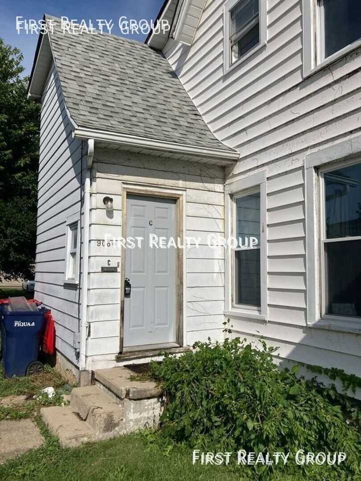 908 Washington Ave #C - Photo 2 of 9