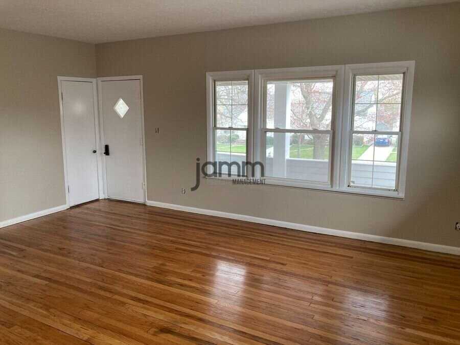 4364 Fulton Rd Uppr - Photo 5 of 36