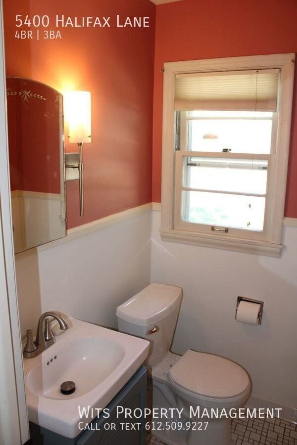 5400 Halifax Ln - Photo 4 of 26