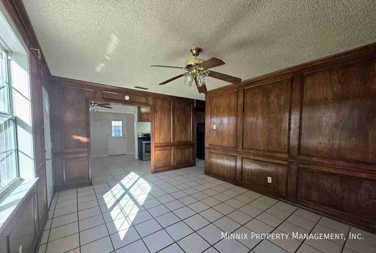 812 W 30th St - Photo 6 of 20