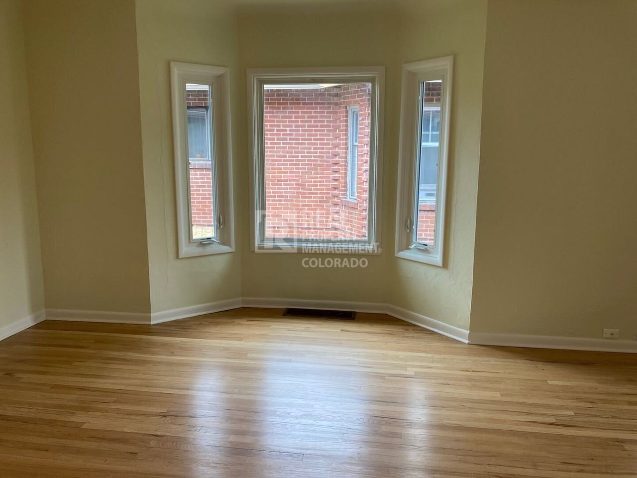 357 N Emerson St - Photo 4 of 30