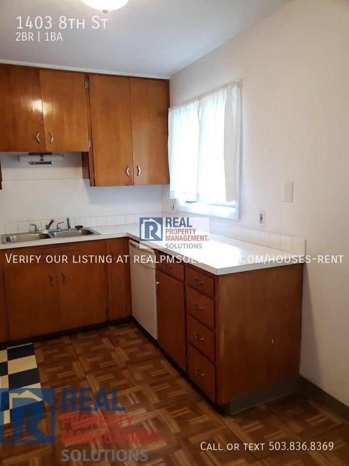 1403 8th St - Photo 3 of 14