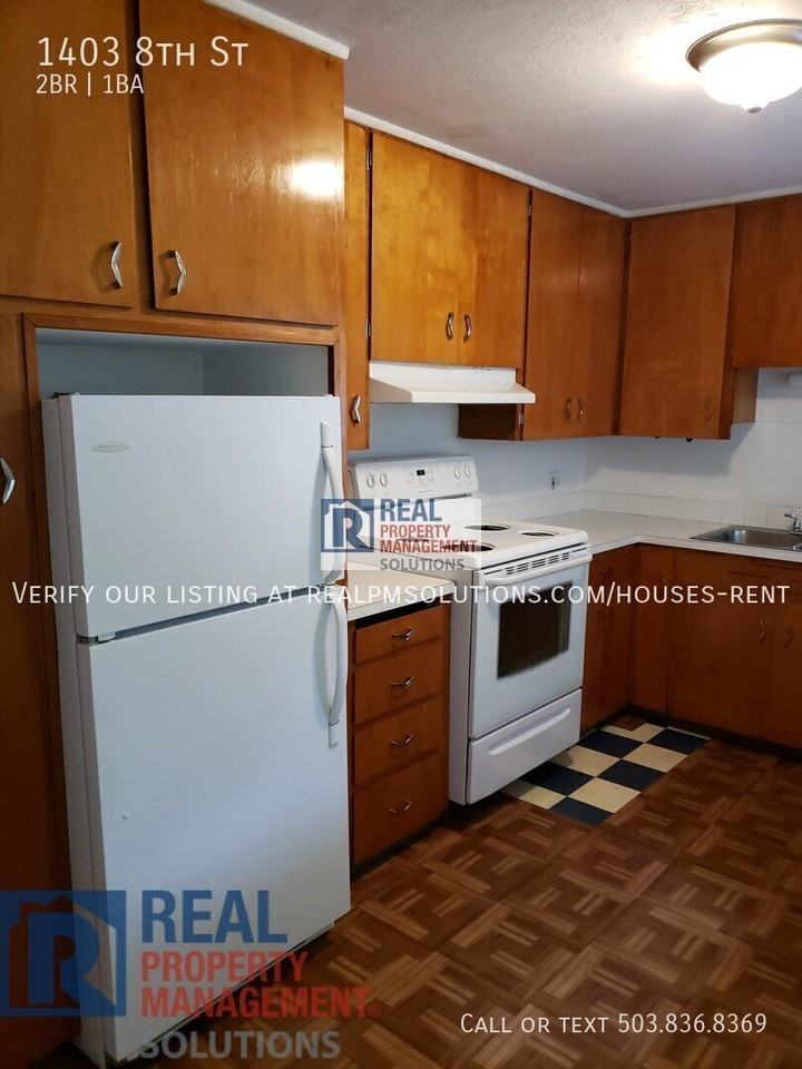 1403 8th St - Photo 4 of 14